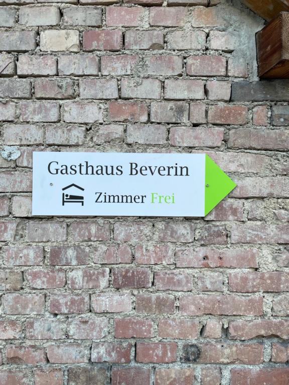 zum Eingang des Beverin